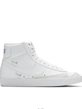 Nike Blazer Mid '77 SE Women's White Metallic Silver Sneaker